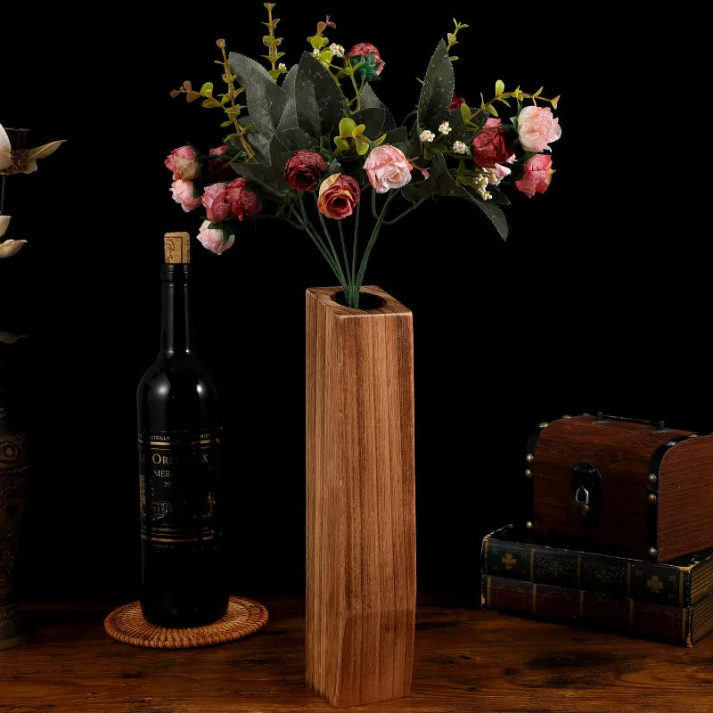 Vase Élancé en Bois Massif