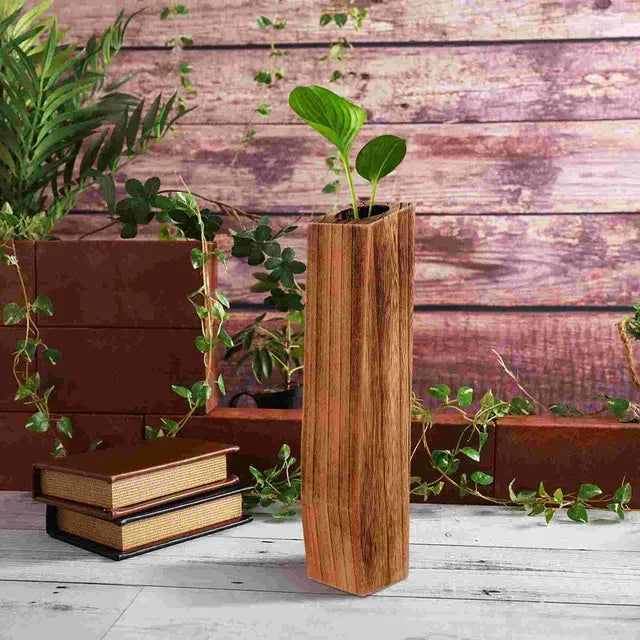 Vase Élancé en Bois Massif