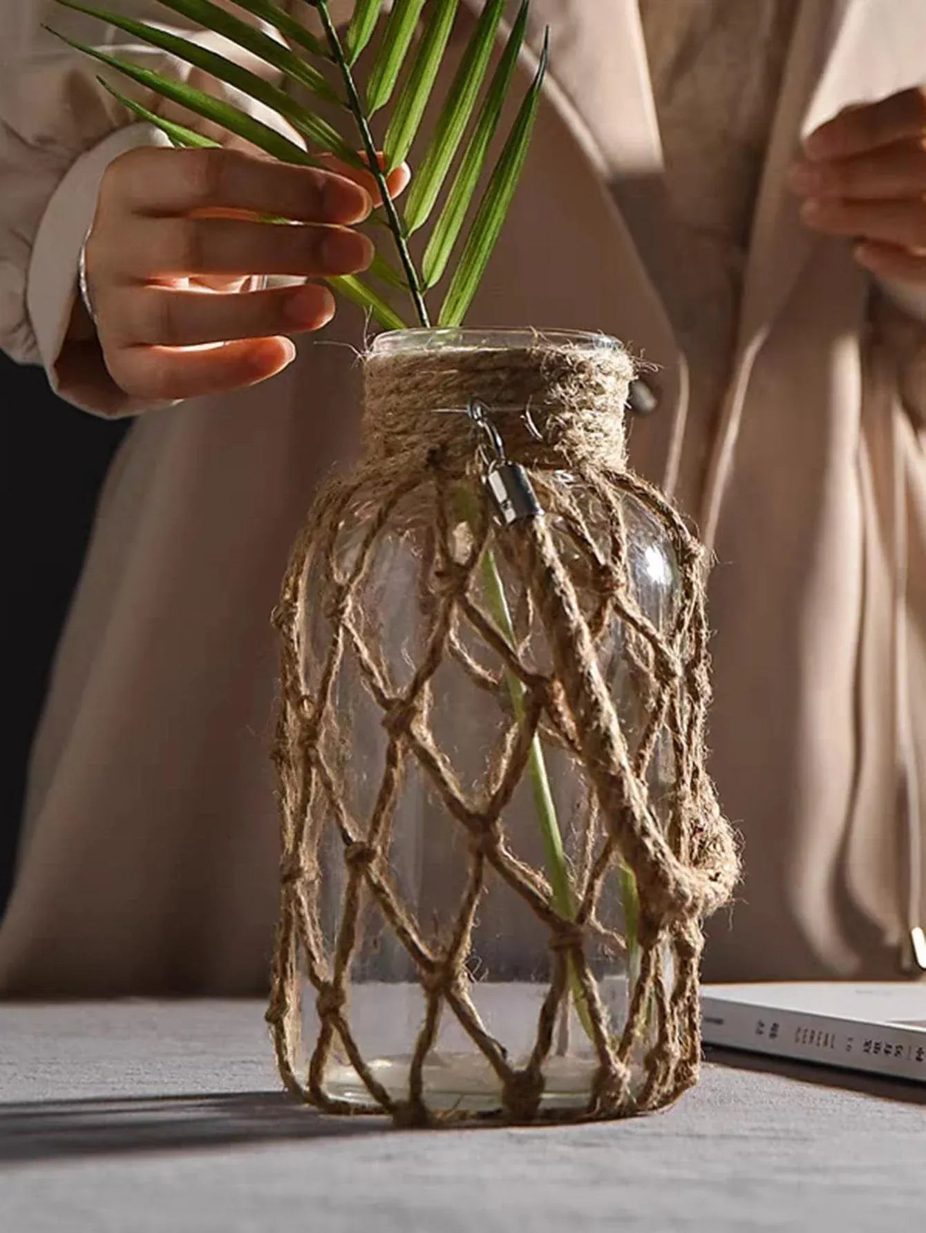 Vase Rustique en Verre Transparent avec Corde de Chanvre